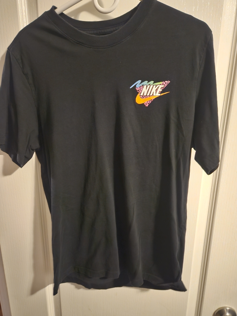 Nike Men’s Black Logo Graphic T-Shirt
